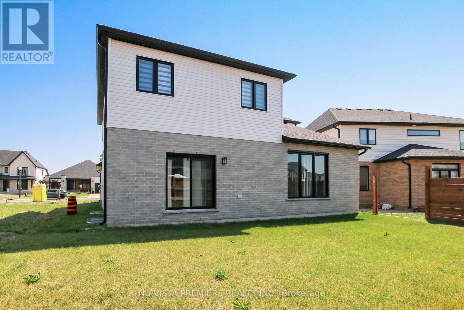 46 Aspen Circle, Thames Centre, Ontario  N0M 2P0 - Photo 37 - X12265373