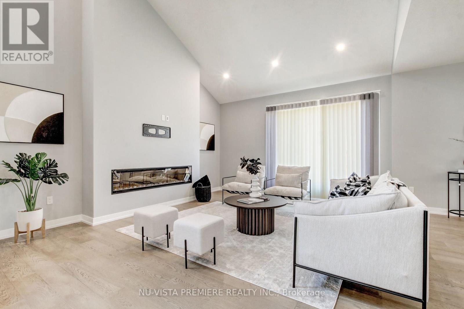 46 Aspen Circle, Thames Centre, Ontario  N0M 2P0 - Photo 9 - X12265373