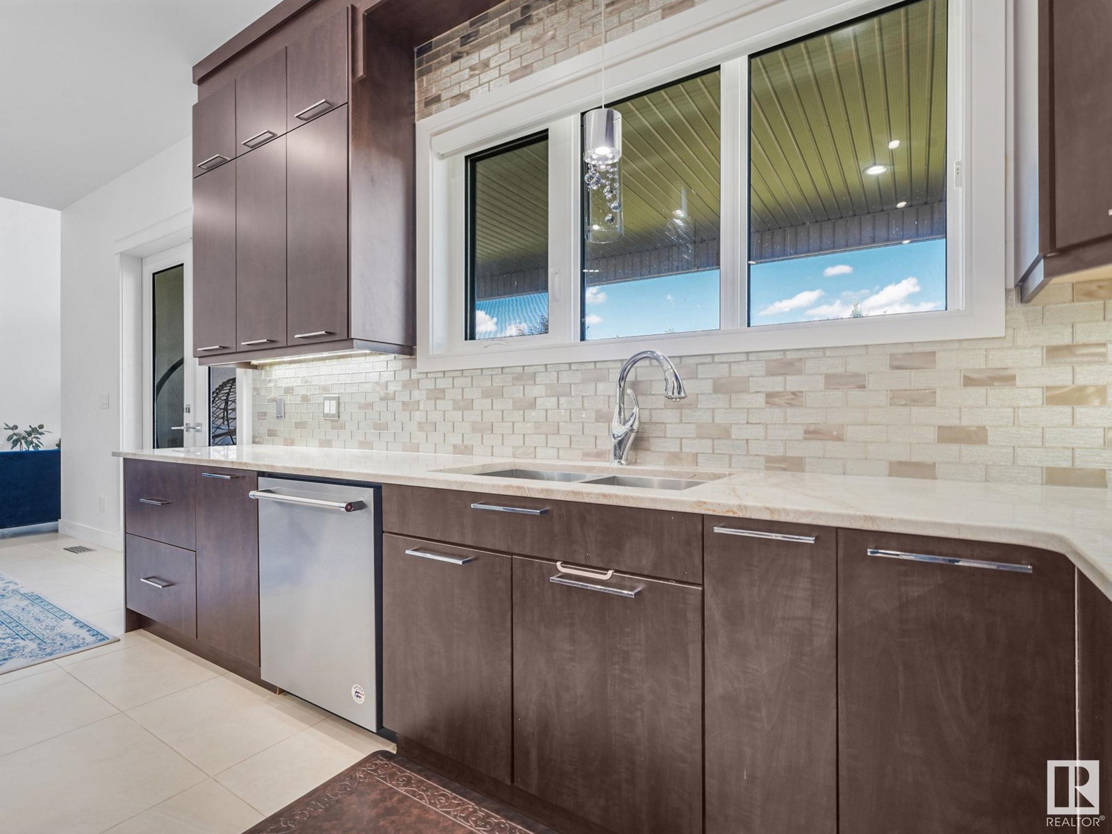 Property at 1118 WAHL PL NW image 3