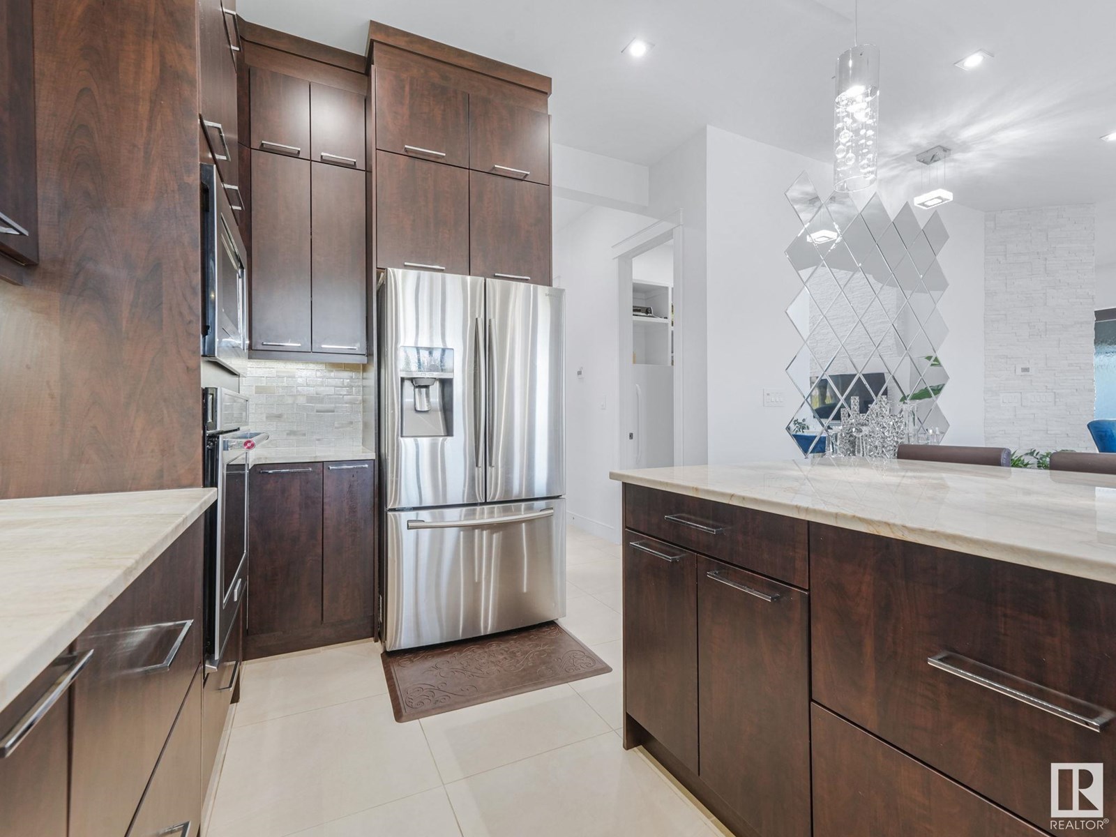 Property at 1118 WAHL PL NW image 4