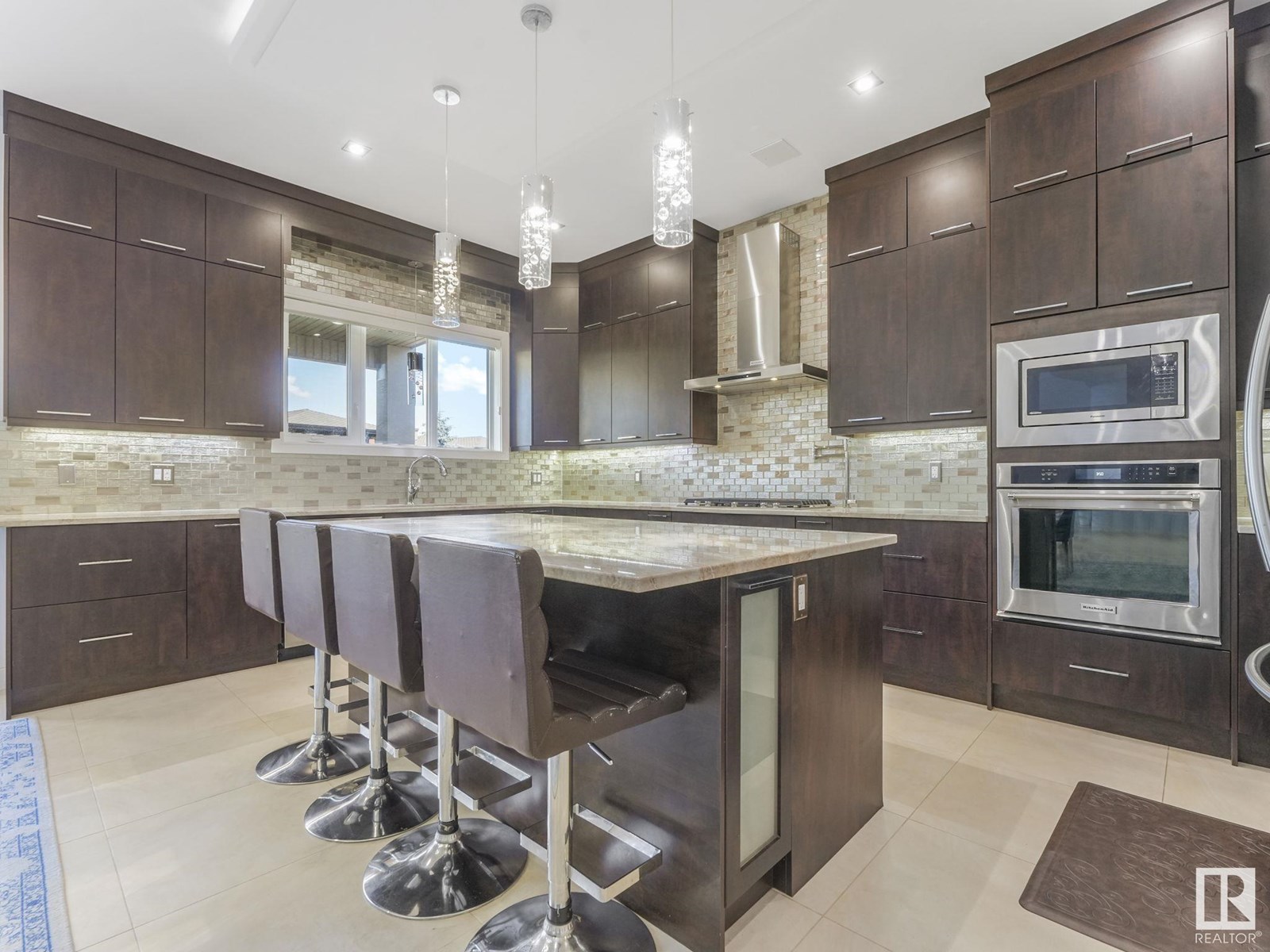 Property at 1118 WAHL PL NW image 1