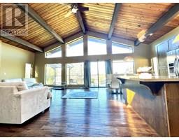 5129 CHAPMAN ROAD, Sechelt, British Columbia