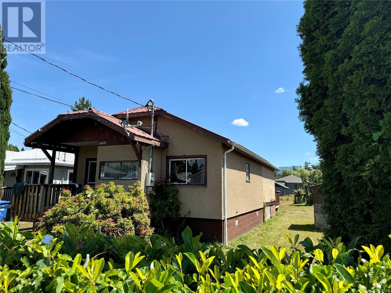 Property at 4835 Gertrude St image 2