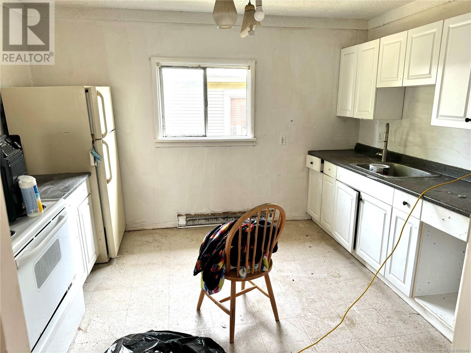 Property at 4835 Gertrude St image 5