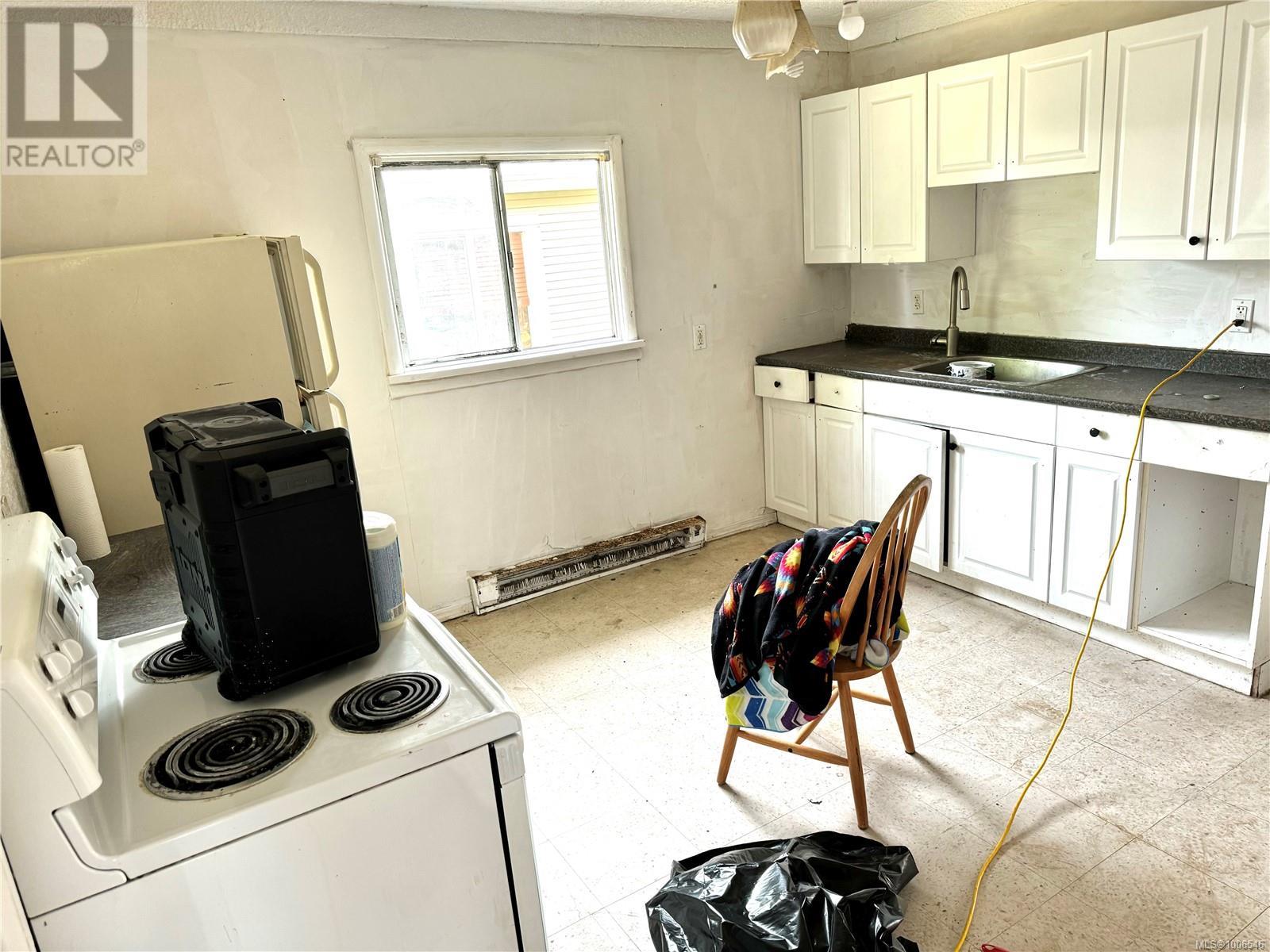 Property at 4835 Gertrude St image 4