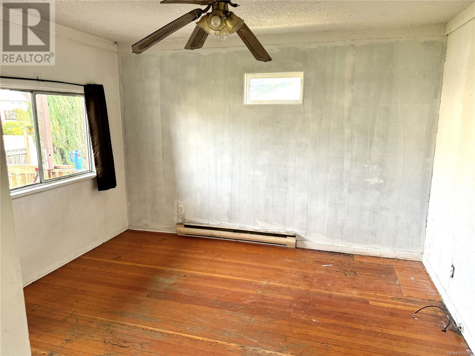 Property at 4835 Gertrude St image 3