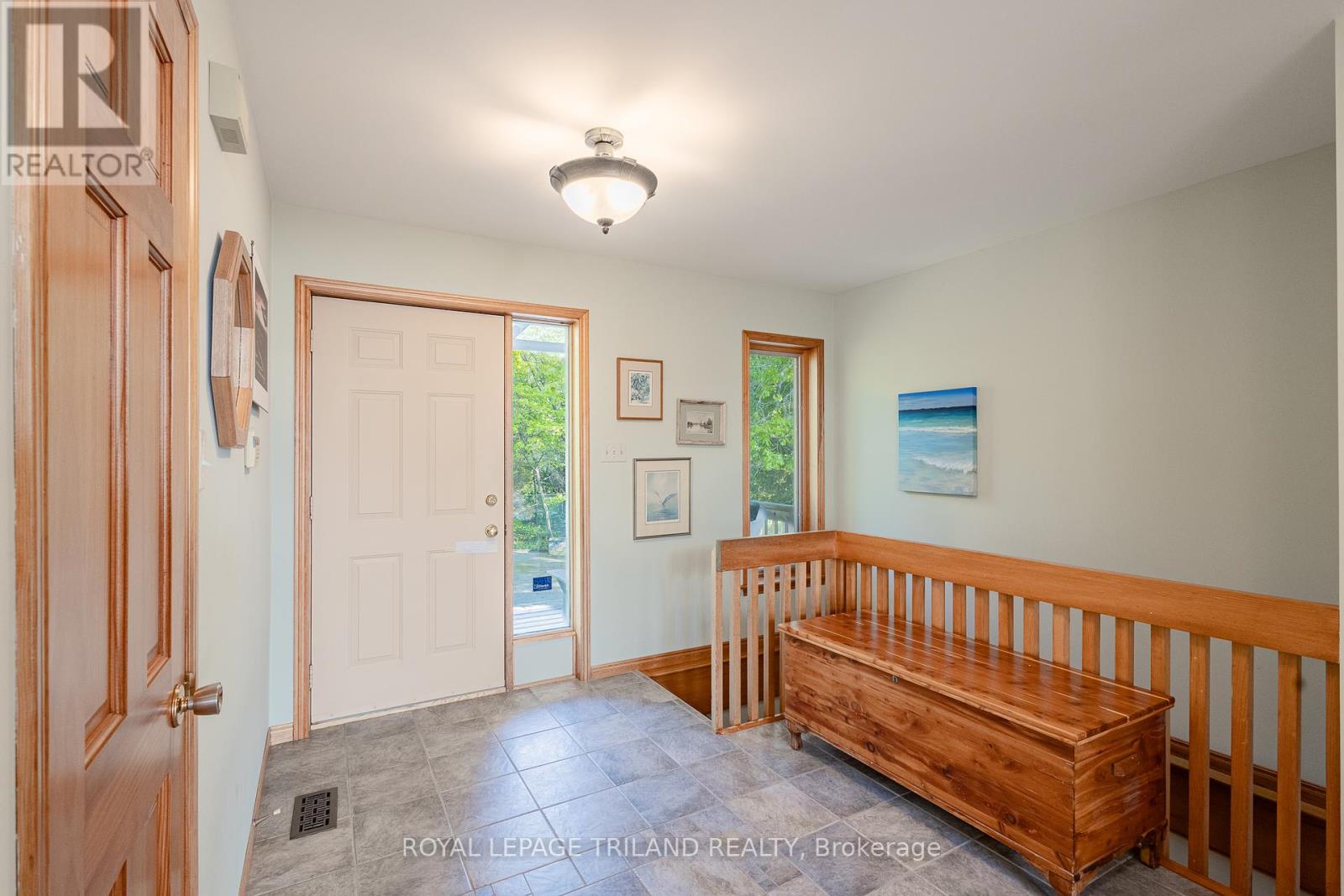 9856 Huron Place, Lambton Shores, Ontario  N0M 1T0 - Photo 15 - X12265405