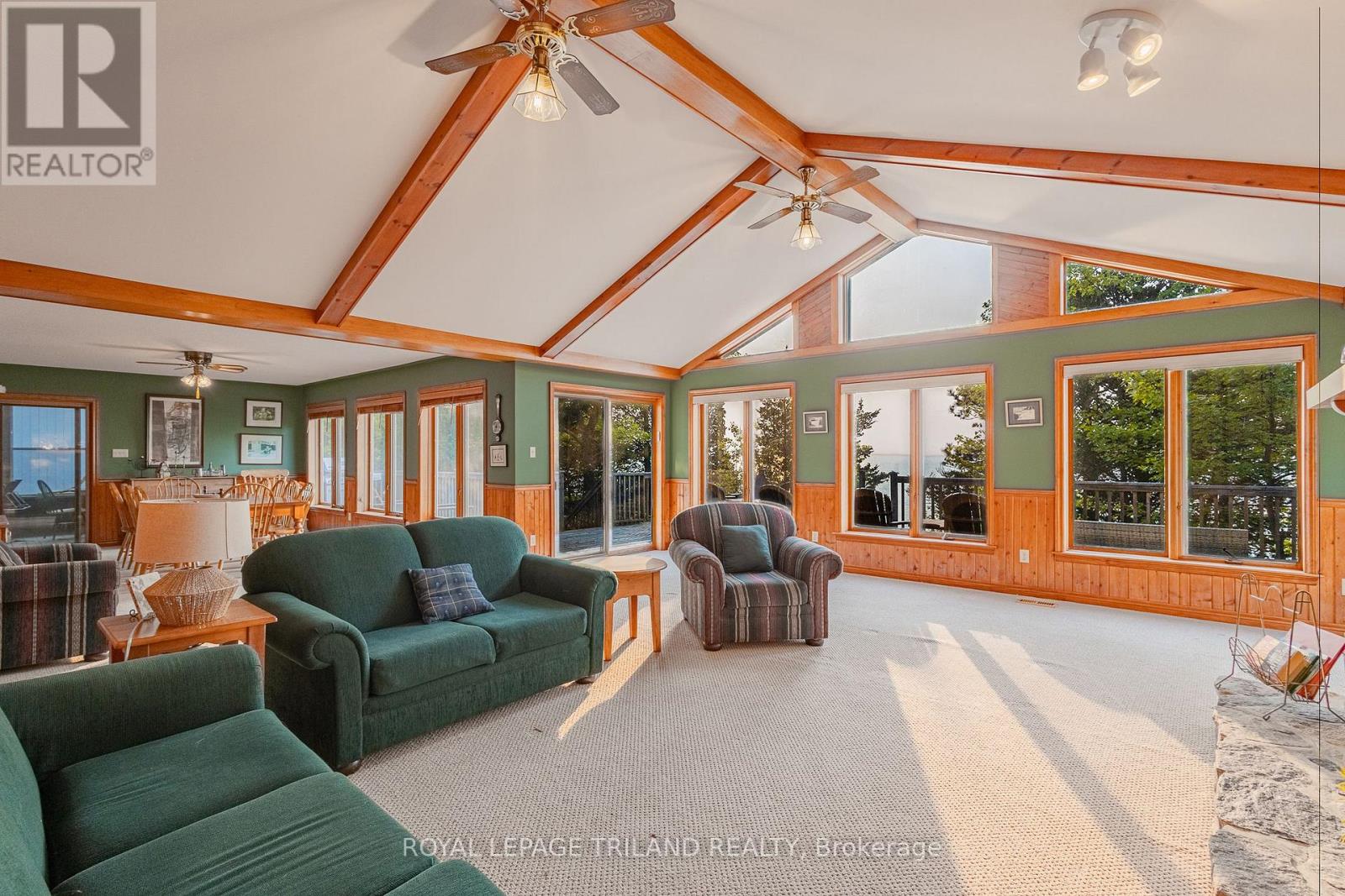 9856 Huron Place, Lambton Shores (Grand Bend), Ontario  N0M 1T0 - Photo 17 - X12265405