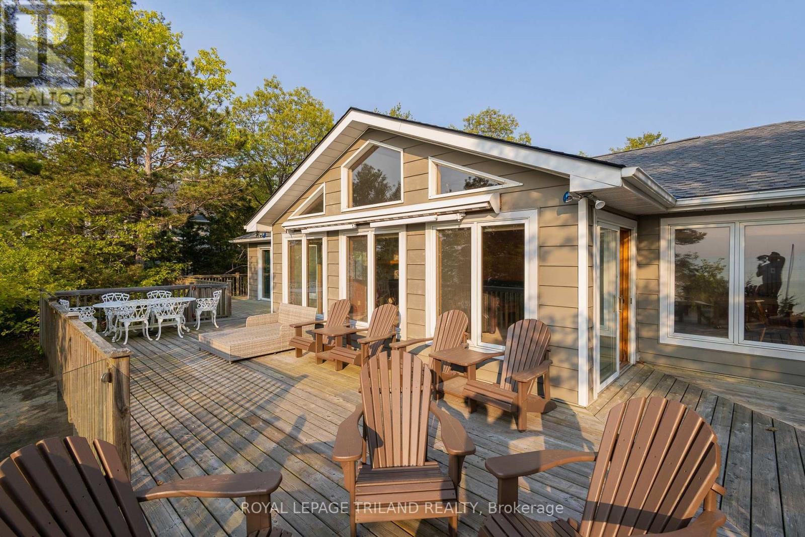 9856 Huron Place, Lambton Shores, Ontario  N0M 1T0 - Photo 29 - X12265405