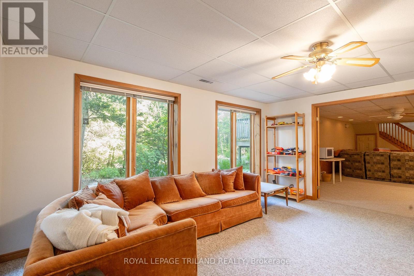 9856 Huron Place, Lambton Shores, Ontario  N0M 1T0 - Photo 38 - X12265405