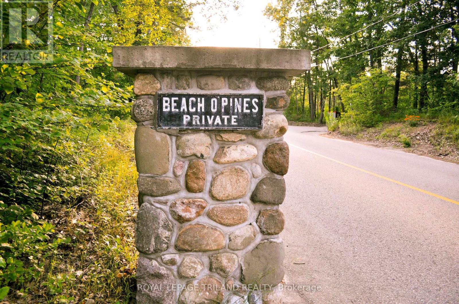 9856 Huron Place, Lambton Shores (Grand Bend), Ontario  N0M 1T0 - Photo 50 - X12265405