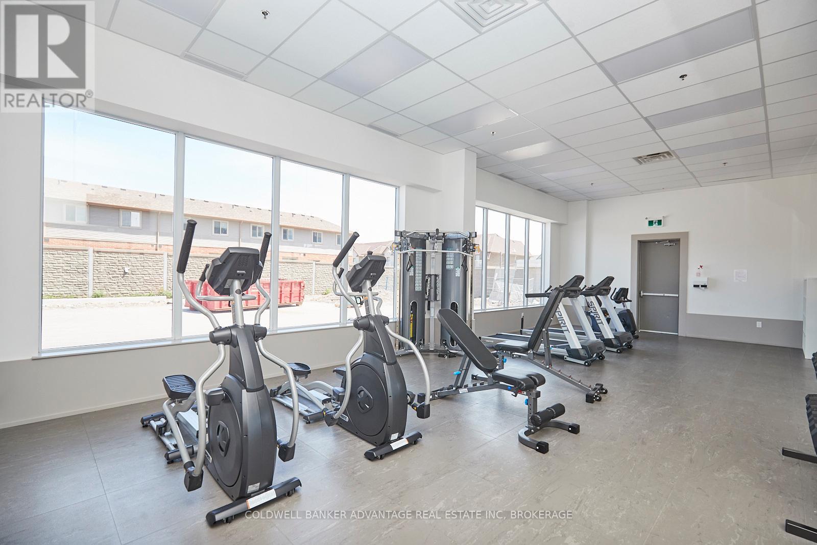 610 - 550 North Service Road, Grimsby, Ontario  L3M 0H9 - Photo 6 - X12265459