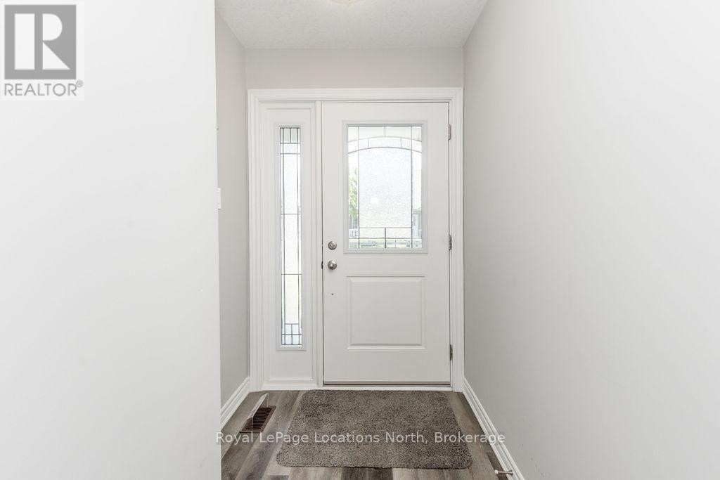 Property at 26 IVY CRESCENT image 3