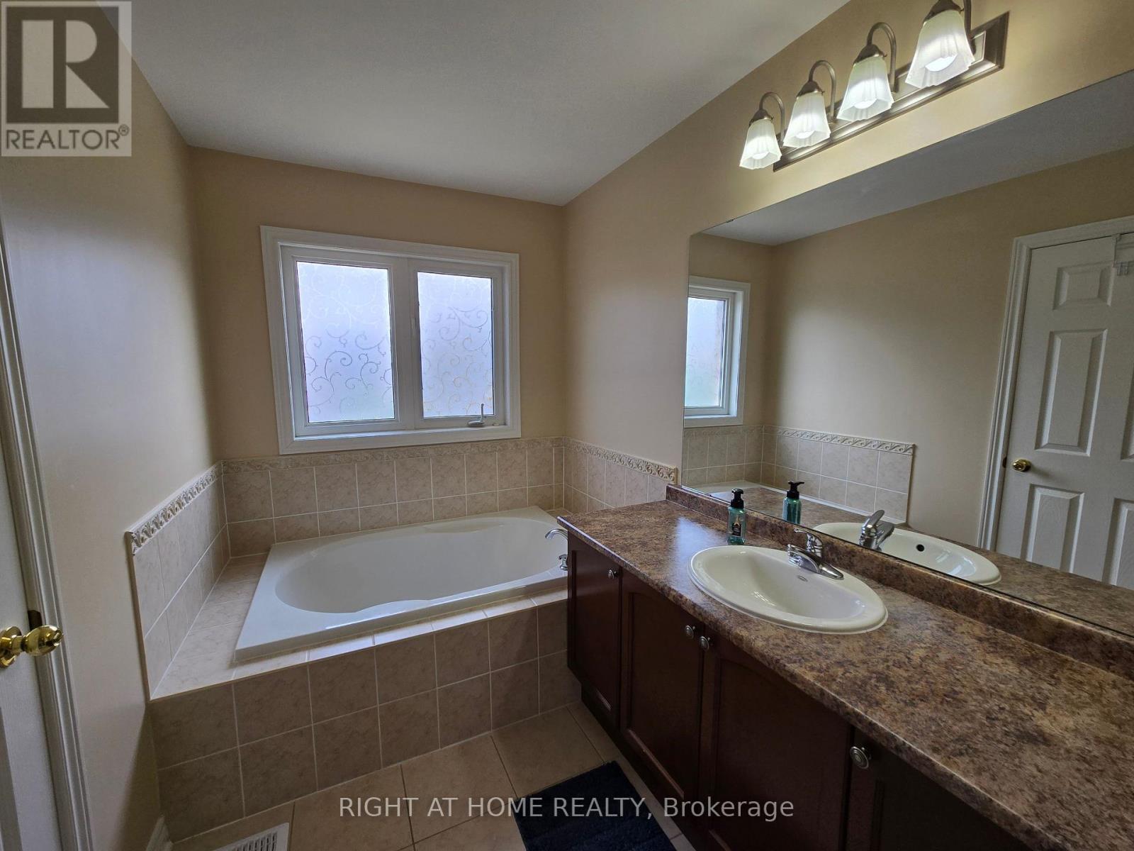 53 Littleriver Court, Vaughan, Ontario  L6A 0K4 - Photo 11 - N12265412