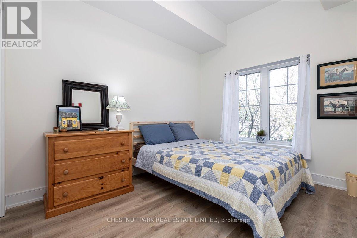 202 - 121 Mary Street, Clearview, Ontario  L0M 1G0 - Photo 12 - S12265050