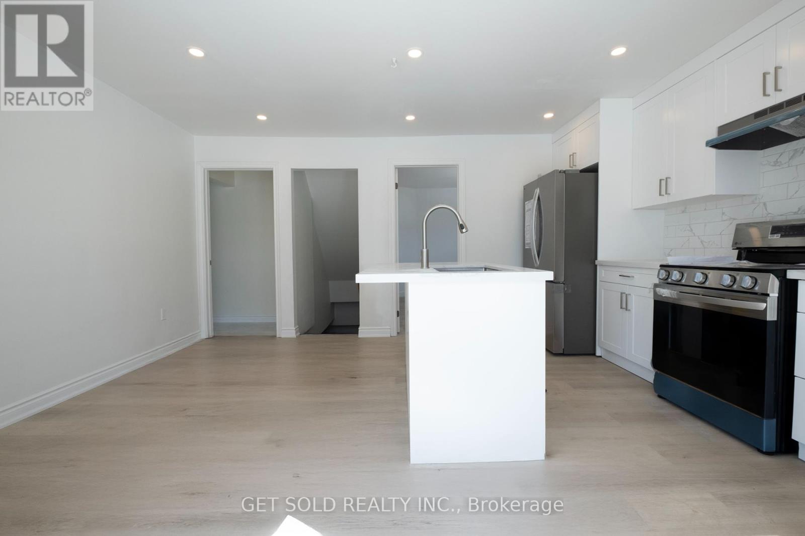 319 Oxford Street, Orillia, Ontario  L3V 1H8 - Photo 6 - S12265260
