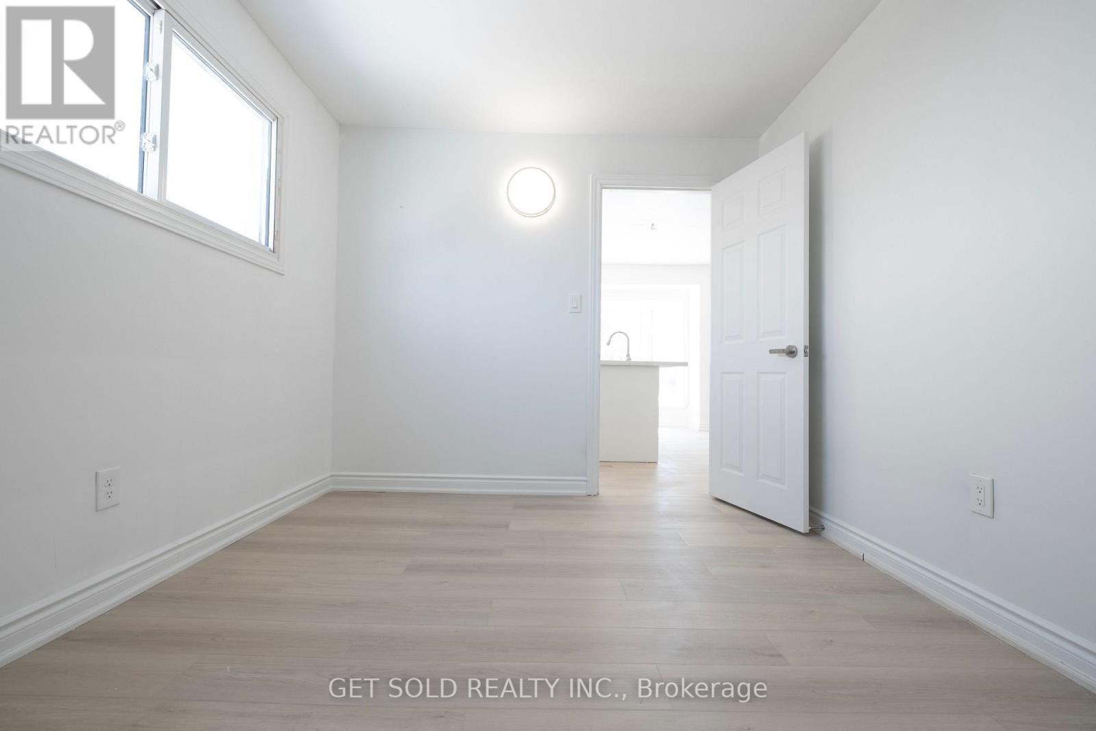 319 Oxford Street, Orillia, Ontario  L3V 1H8 - Photo 7 - S12265260