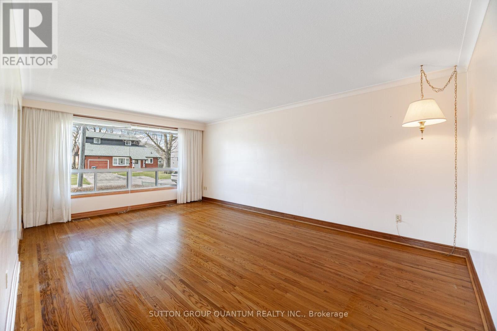 126 Angelene Street, Mississauga, Ontario  L5G 1X2 - Photo 14 - W12265006