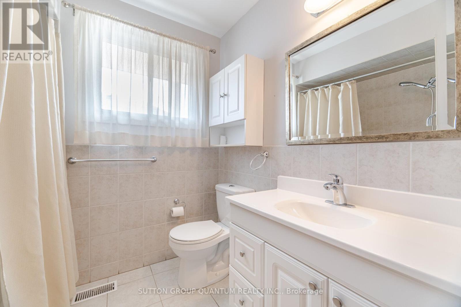 126 Angelene Street, Mississauga, Ontario  L5G 1X2 - Photo 16 - W12265006