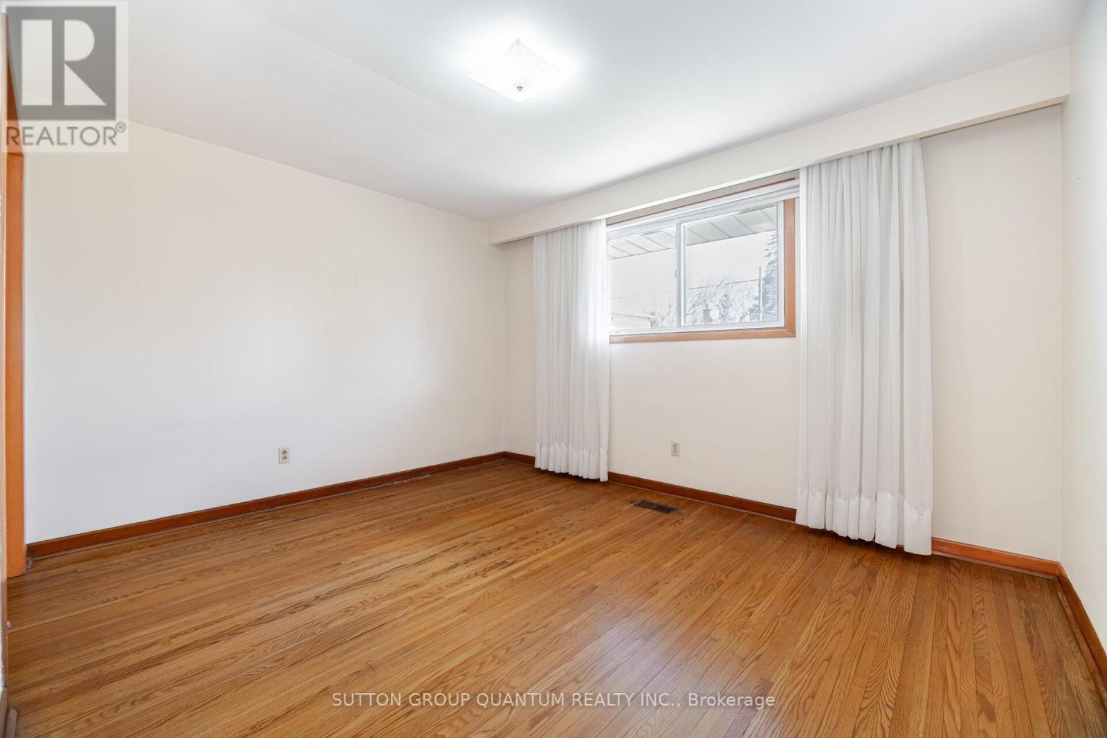 126 Angelene Street, Mississauga, Ontario  L5G 1X2 - Photo 18 - W12265006