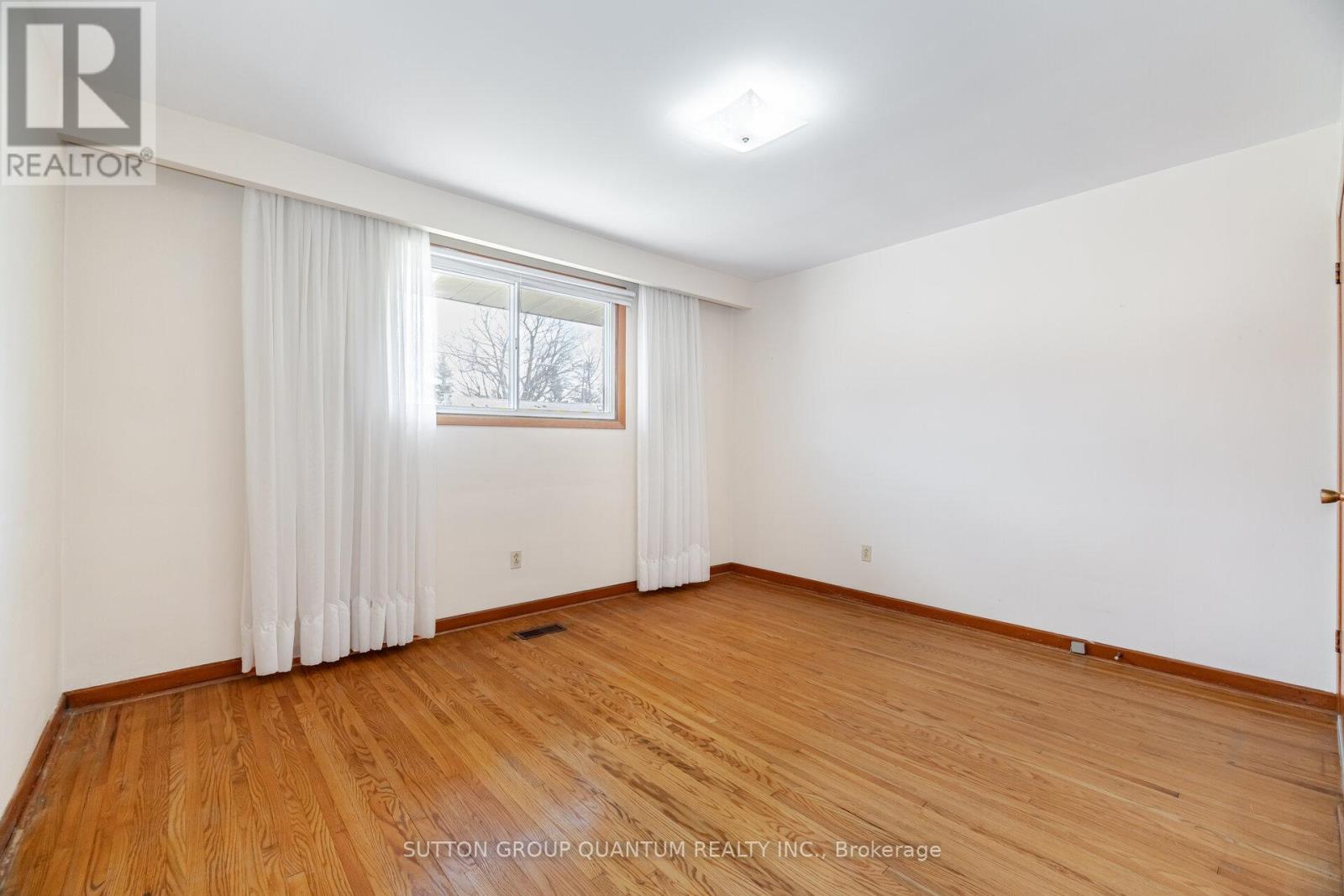126 Angelene Street, Mississauga, Ontario  L5G 1X2 - Photo 20 - W12265006