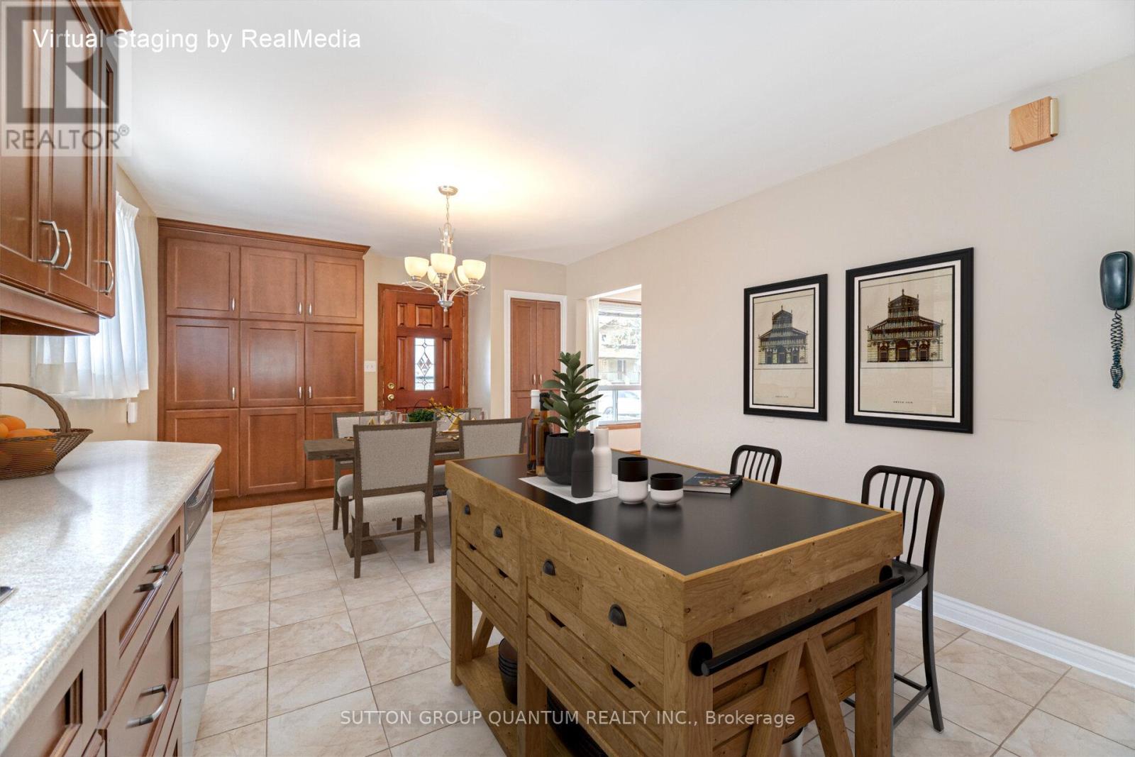 126 Angelene Street, Mississauga, Ontario  L5G 1X2 - Photo 9 - W12265006