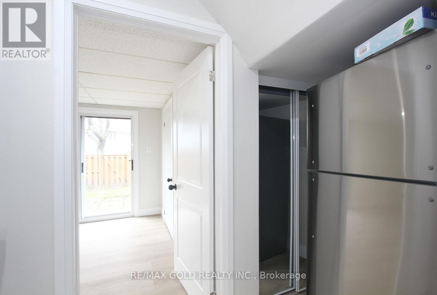 62 - 62 Ashton Crescent, Brampton, Ontario  L6S 3J9 - Photo 6 - W12265183