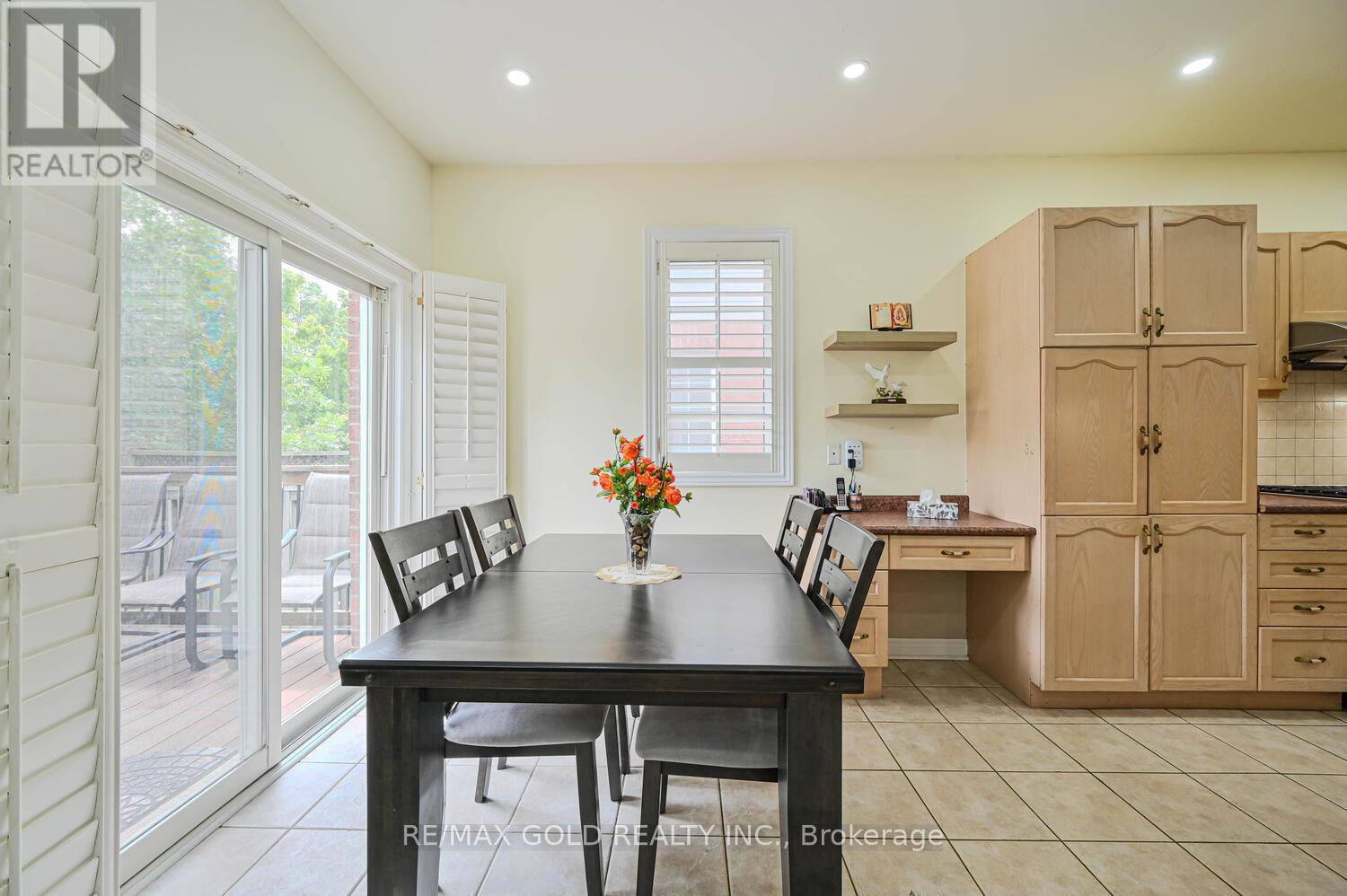 46 Cobblestone Court, Brampton (Sandringham-Wellington), Ontario  L6R 2S2 - Photo 11 - W12265220