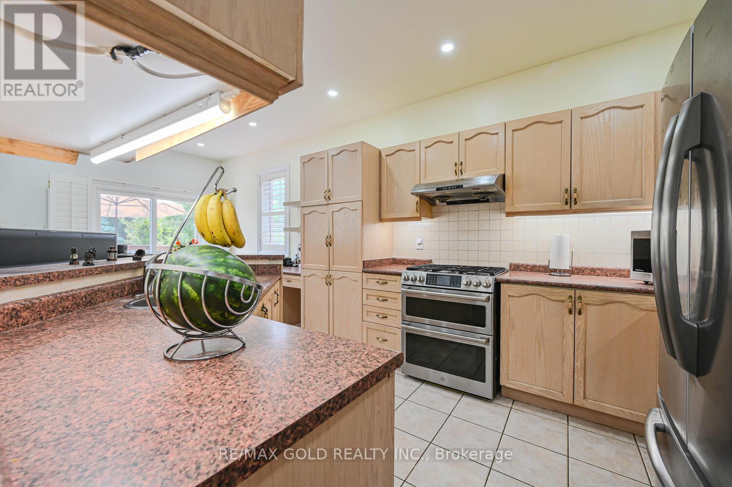 46 Cobblestone Court, Brampton (Sandringham-Wellington), Ontario  L6R 2S2 - Photo 14 - W12265220