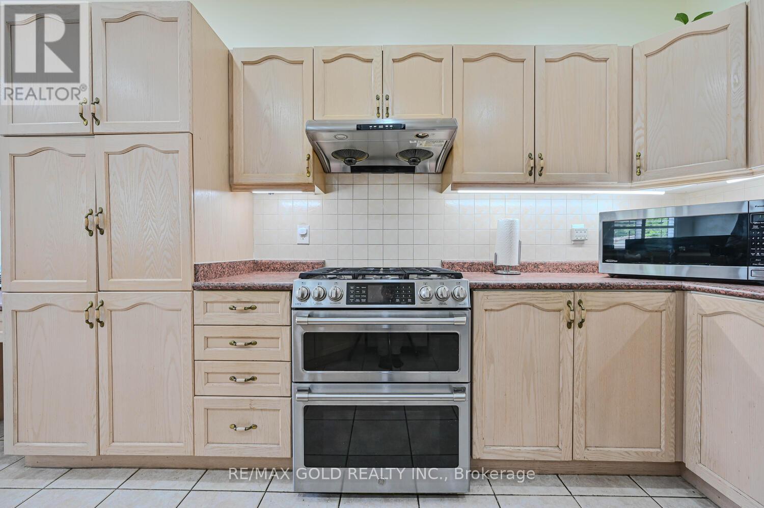 46 Cobblestone Court, Brampton (Sandringham-Wellington), Ontario  L6R 2S2 - Photo 16 - W12265220
