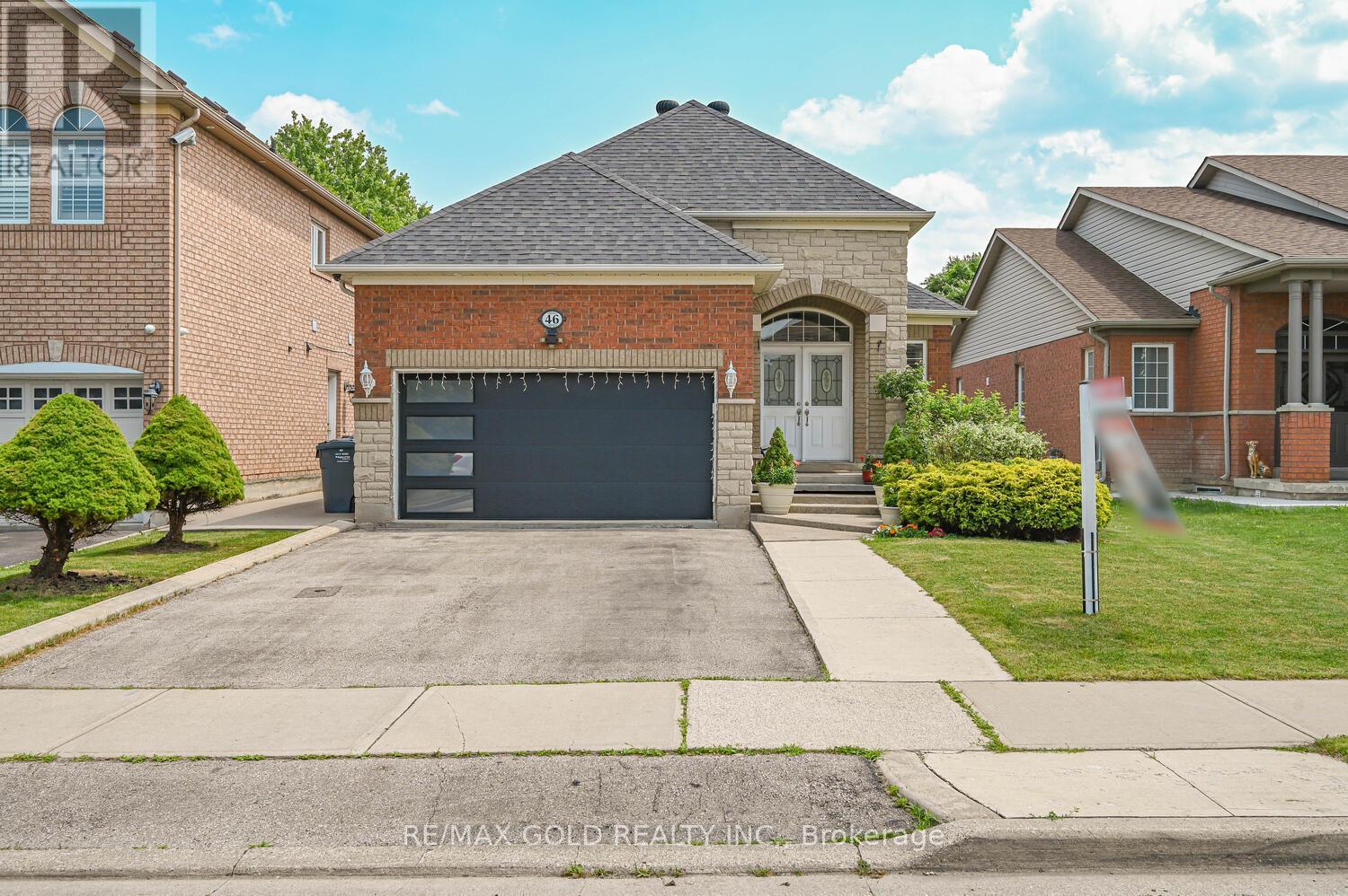 46 Cobblestone Court, Brampton (Sandringham-Wellington), Ontario  L6R 2S2 - Photo 2 - W12265220