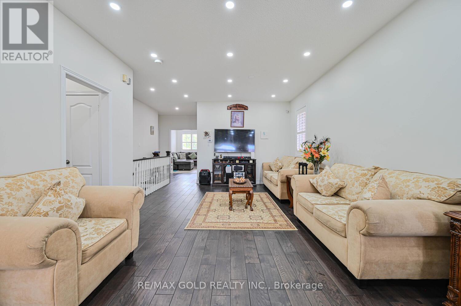 46 Cobblestone Court, Brampton (Sandringham-Wellington), Ontario  L6R 2S2 - Photo 7 - W12265220