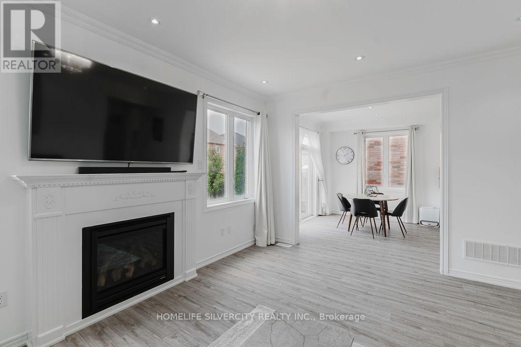 26 Fossil Street, Brampton, Ontario  L6P 3G7 - Photo 17 - W12265393