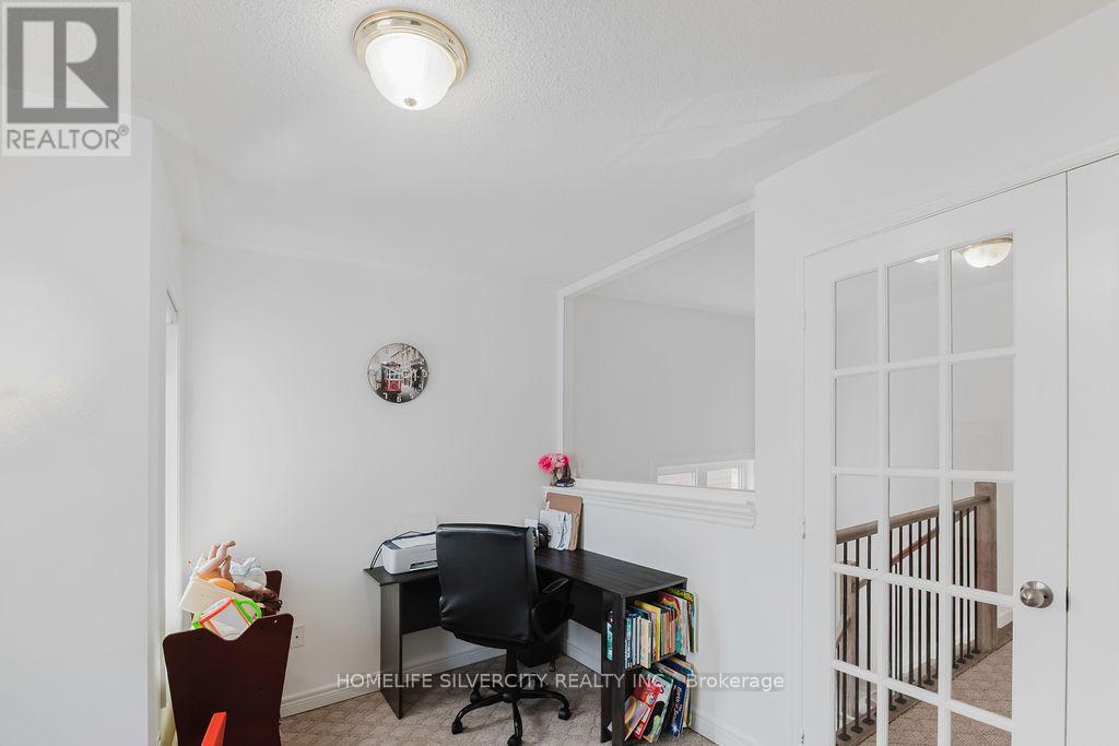 26 Fossil Street, Brampton, Ontario  L6P 3G7 - Photo 21 - W12265393