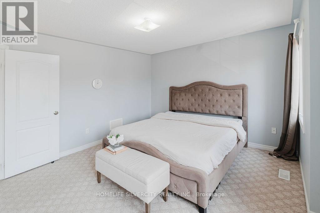 26 Fossil Street, Brampton, Ontario  L6P 3G7 - Photo 23 - W12265393