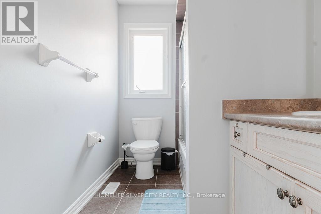 26 Fossil Street, Brampton, Ontario  L6P 3G7 - Photo 35 - W12265393