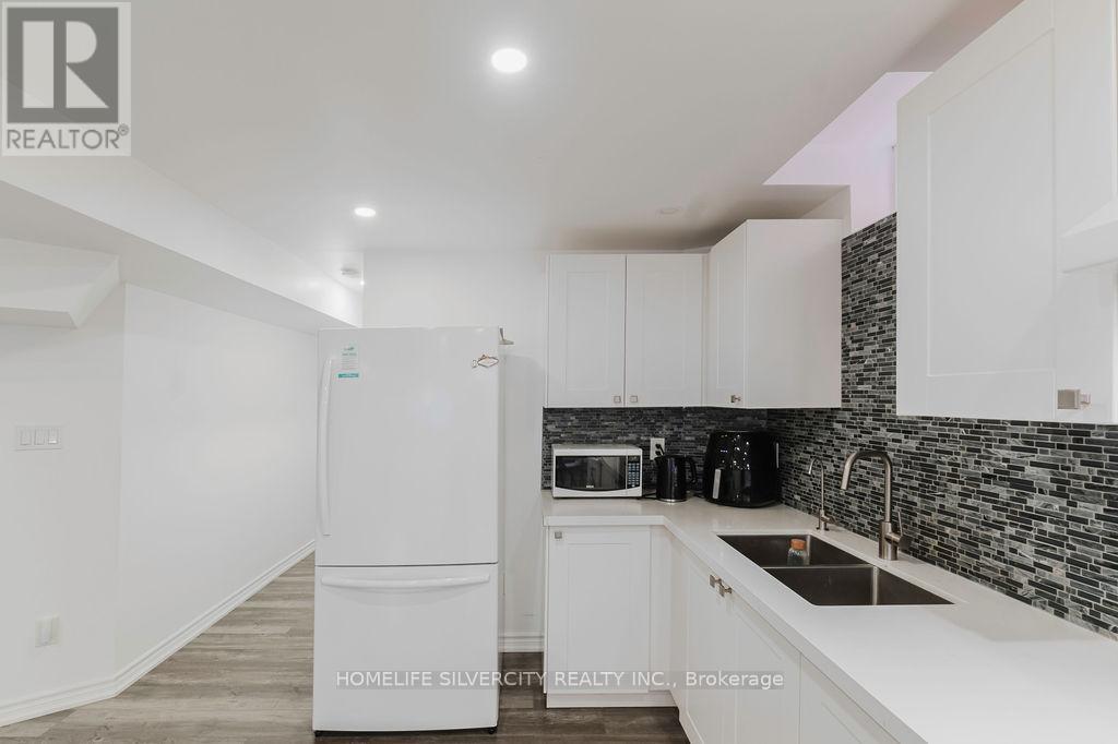 26 Fossil Street, Brampton, Ontario  L6P 3G7 - Photo 38 - W12265393