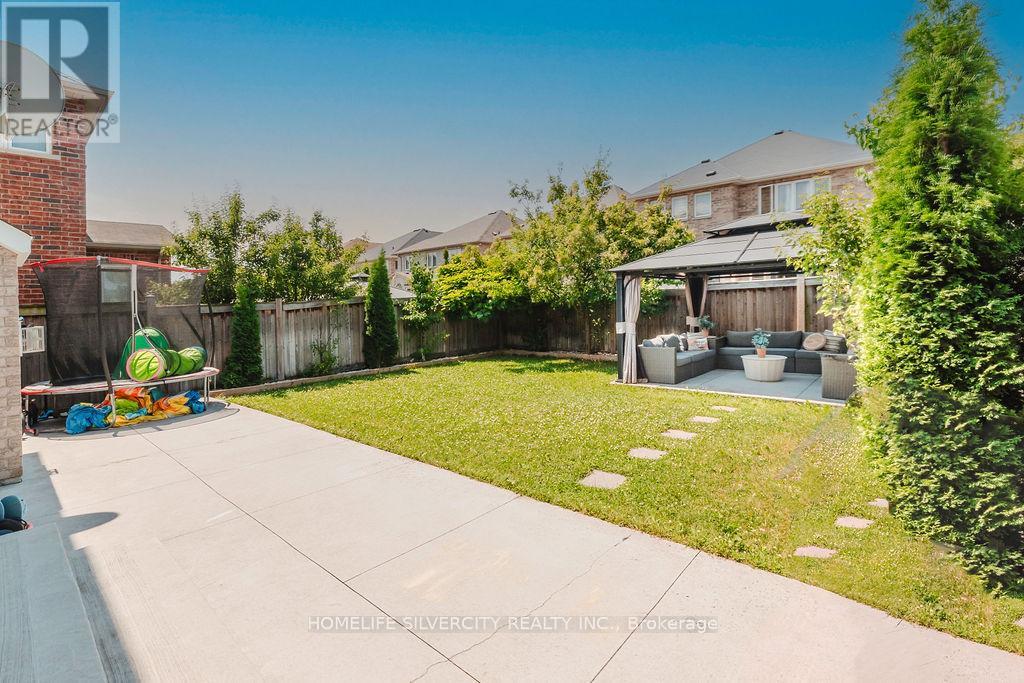 26 Fossil Street, Brampton, Ontario  L6P 3G7 - Photo 45 - W12265393