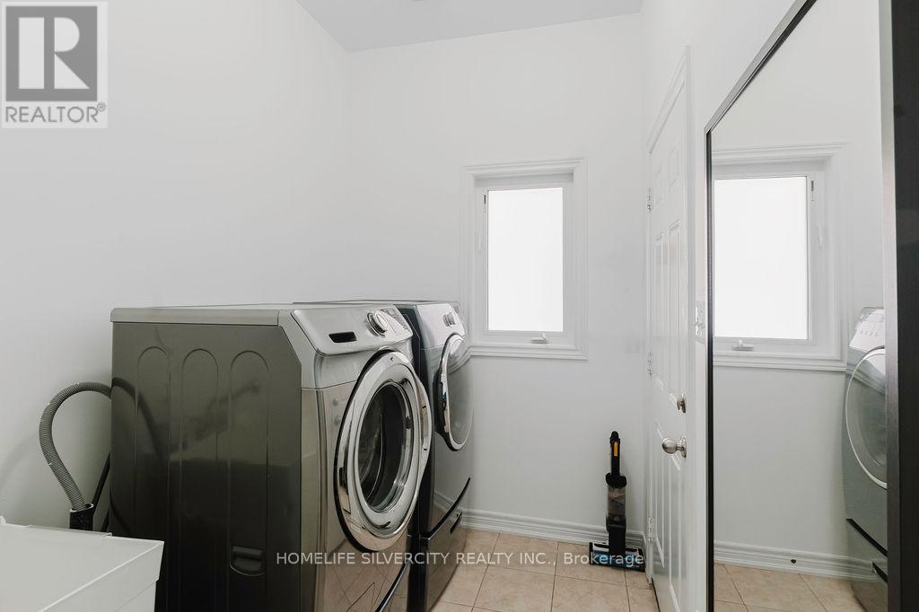 26 Fossil Street, Brampton, Ontario  L6P 3G7 - Photo 6 - W12265393