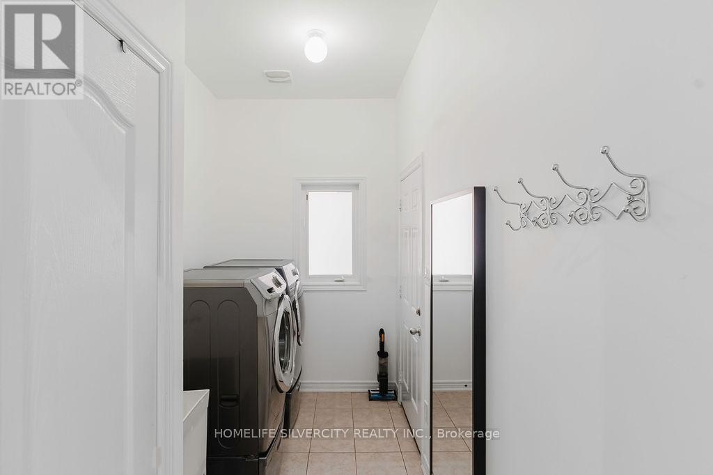26 Fossil Street, Brampton, Ontario  L6P 3G7 - Photo 7 - W12265393