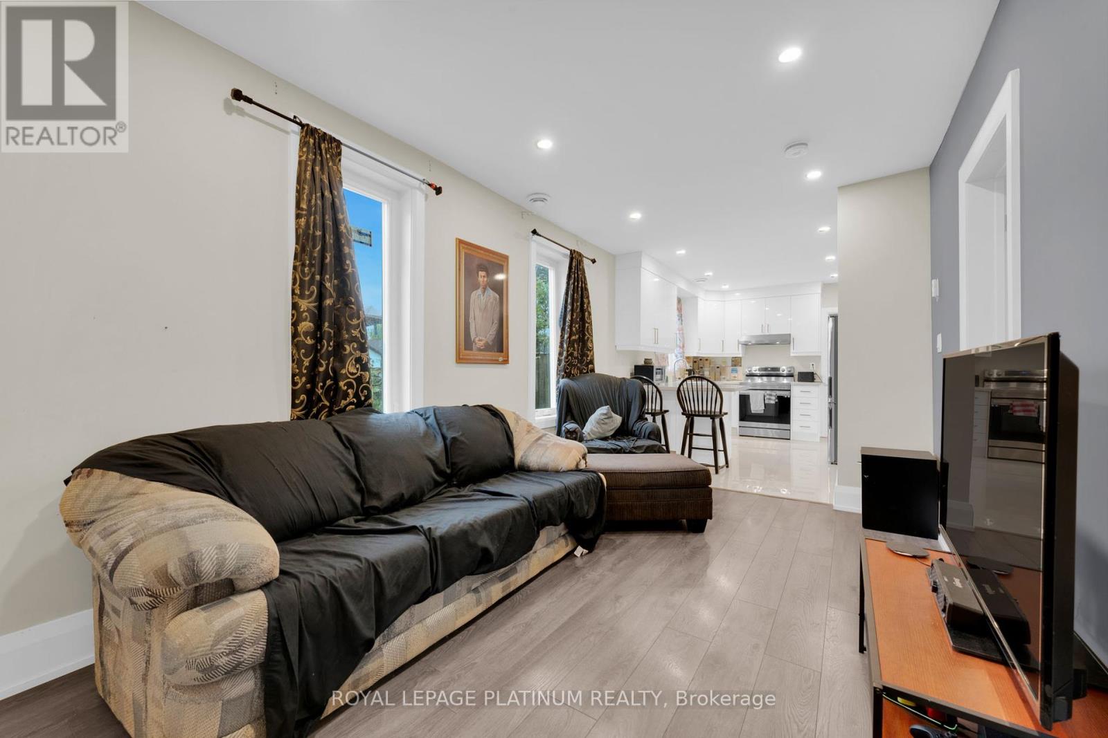 311-313 Gilmore Road, Fort Erie, Ontario  L2A 2M9 - Photo 4 - X12265040