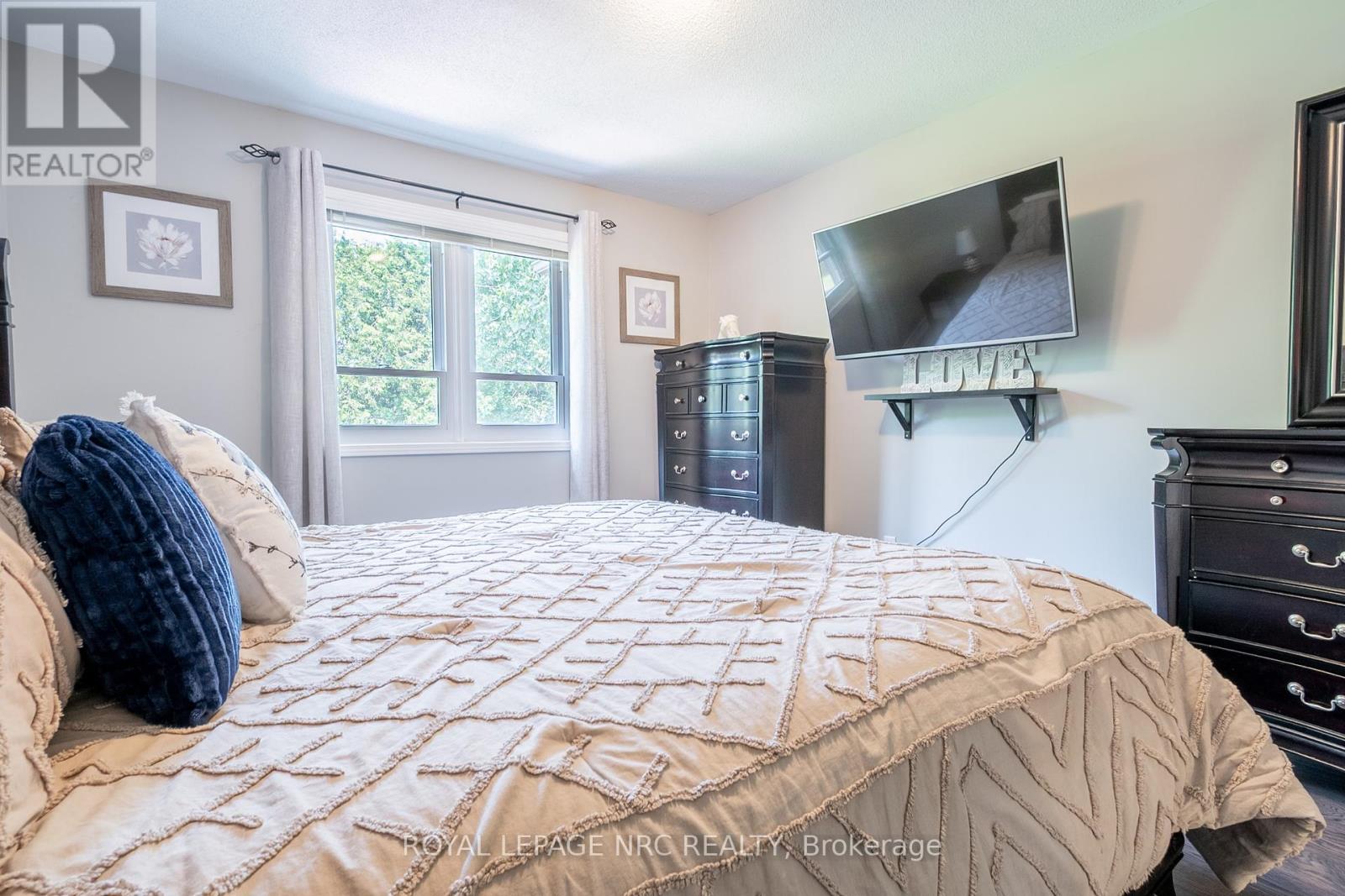 4 Jackson Court W, Welland, Ontario  L3C 7G2 - Photo 10 - X12265547