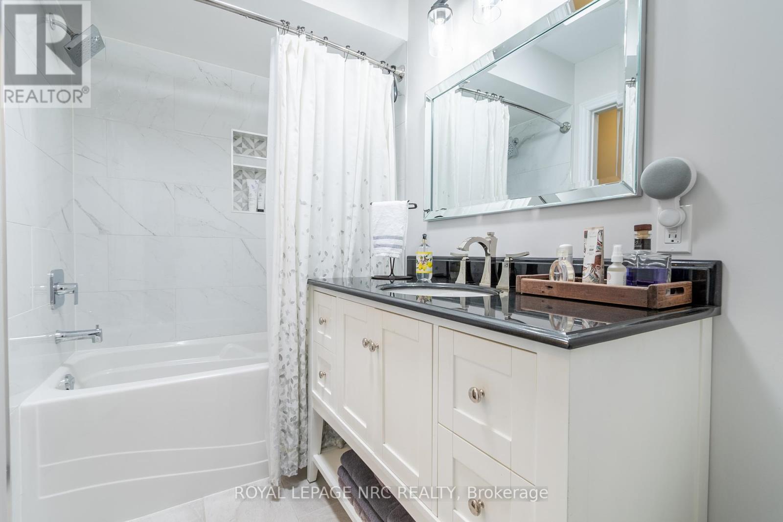 4 Jackson Court W, Welland, Ontario  L3C 7G2 - Photo 13 - X12265547