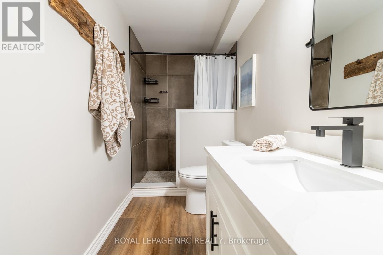 4 Jackson Court W, Welland, Ontario  L3C 7G2 - Photo 31 - X12265547