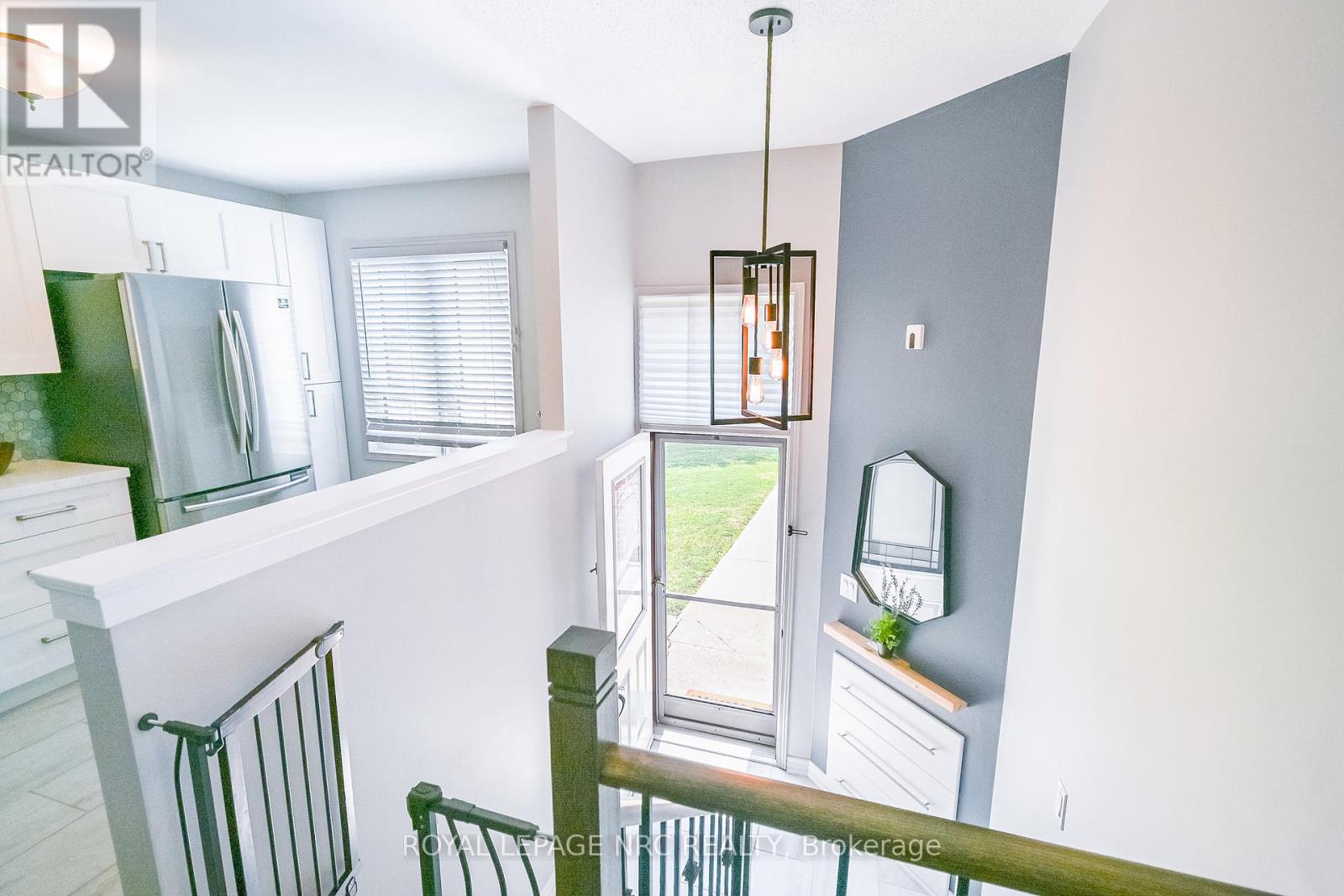 4 Jackson Court W, Welland, Ontario  L3C 7G2 - Photo 6 - X12265547