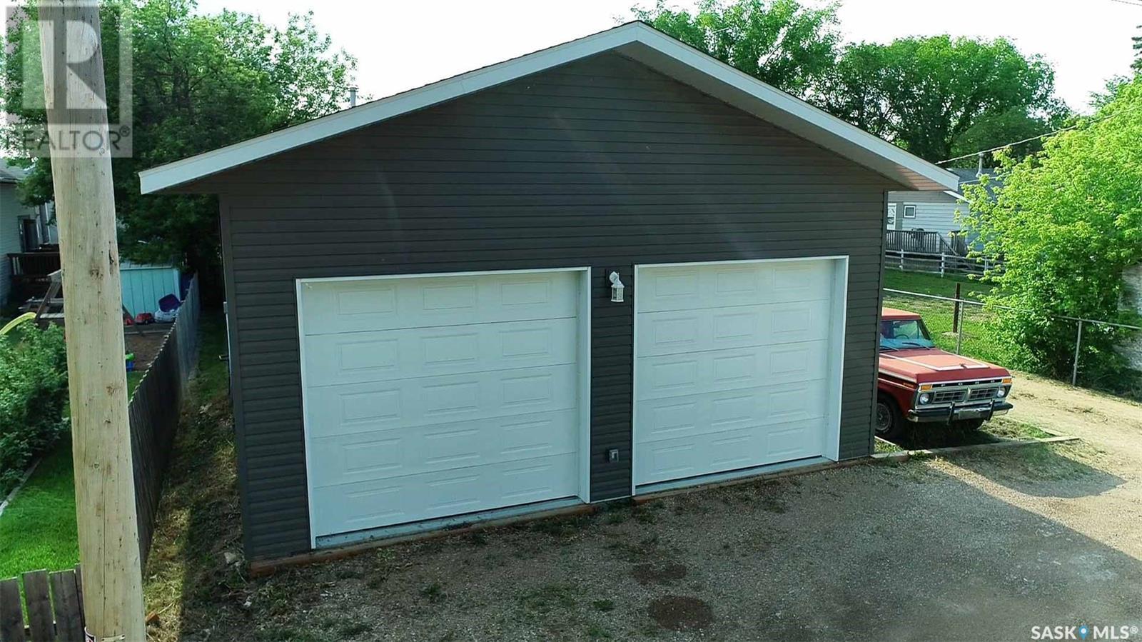 216 2nd Avenue S, Melfort, Saskatchewan  S0E 1A0 - Photo 2 - SK009626