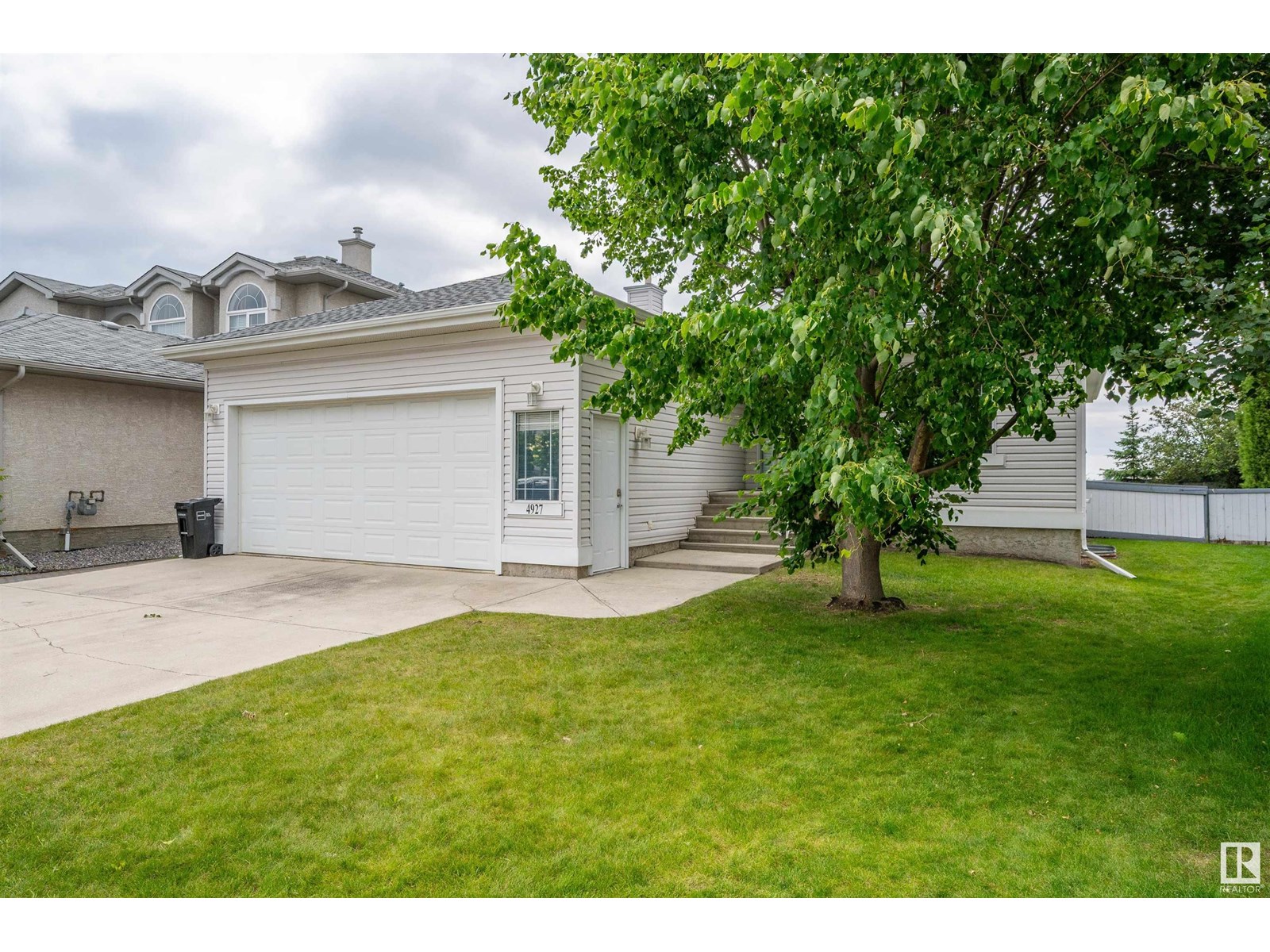 4927 152 Av Nw, Edmonton, Alberta  T5Y 3C2 - Photo 2 - E4446147