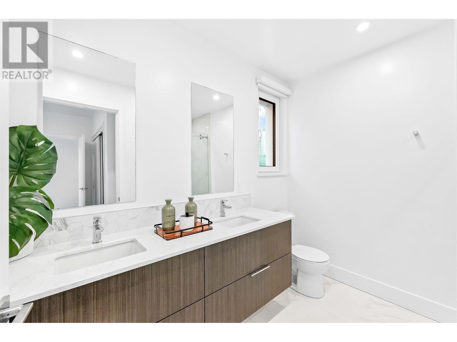 1732 Templeton Drive, Vancouver, British Columbia  V5N 1B6 - Photo 4 - R3023415