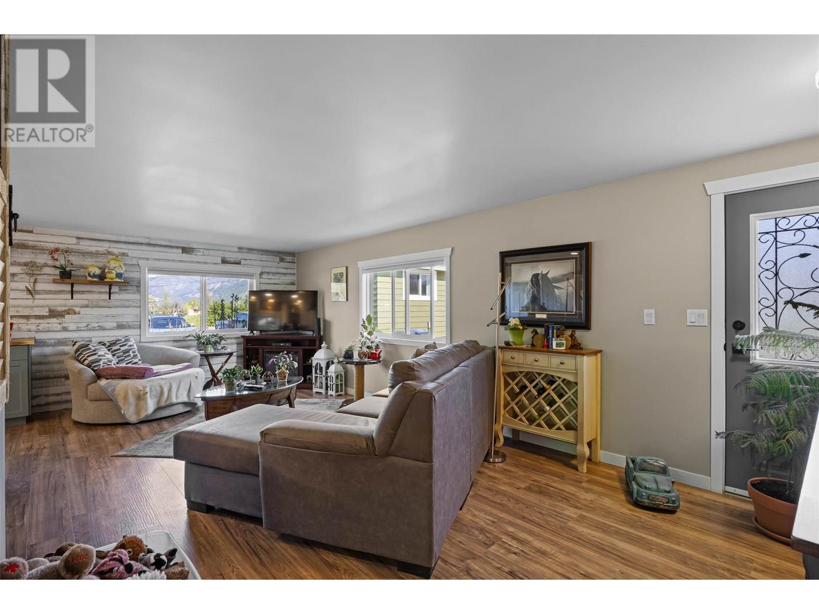 518 Pine Street, Chase, British Columbia  V0E 1M0 - Photo 6 - 10346758