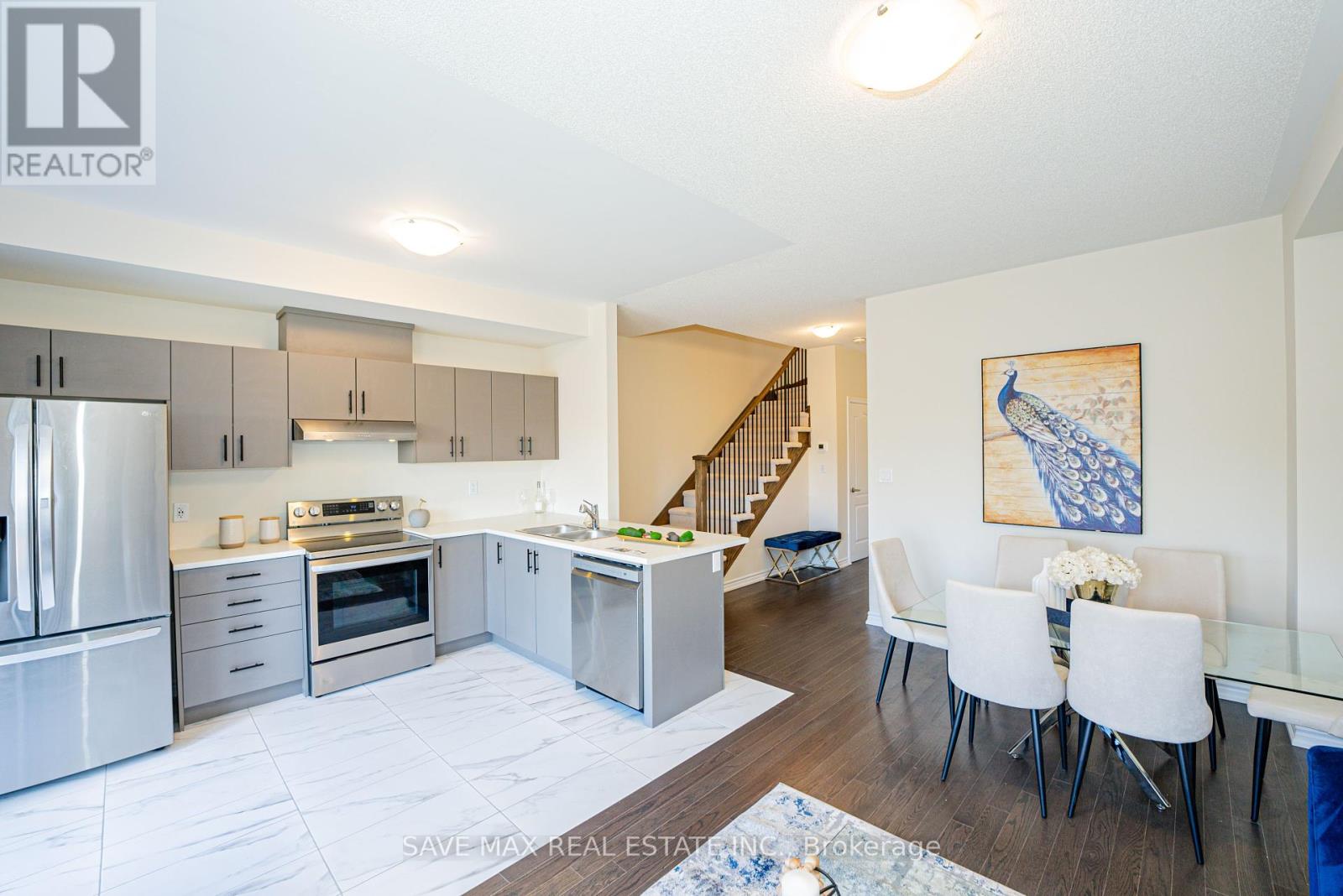 Property at 38 SENAY CIRCLE W image 3